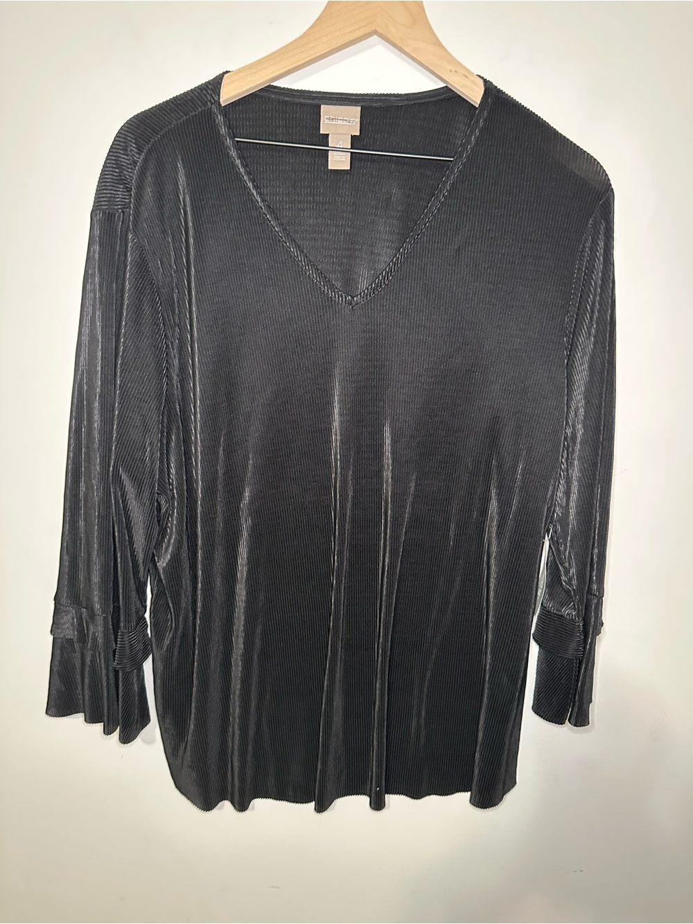 Chico’s Women’s Soft Ruffle Sleeves Top SZ 4 V Neck 3/4 Sleeves Pullover Black